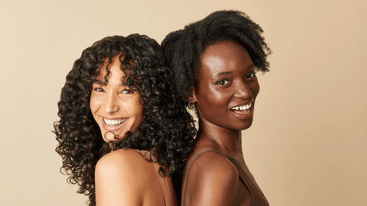 Sommerfrisuren und kurze Lockenfrisuren