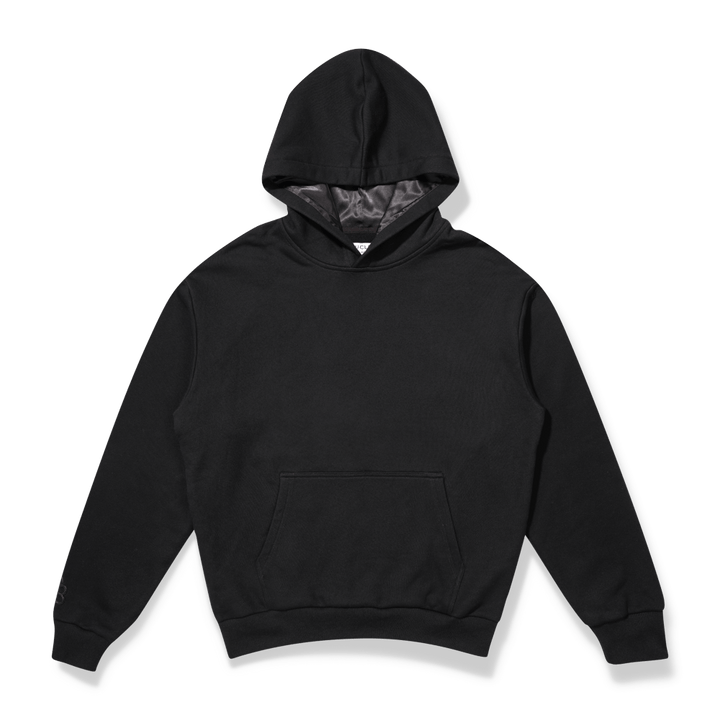 Schwarzer Hoodie mit Seidenfutter auf transparentem Hintergrund.