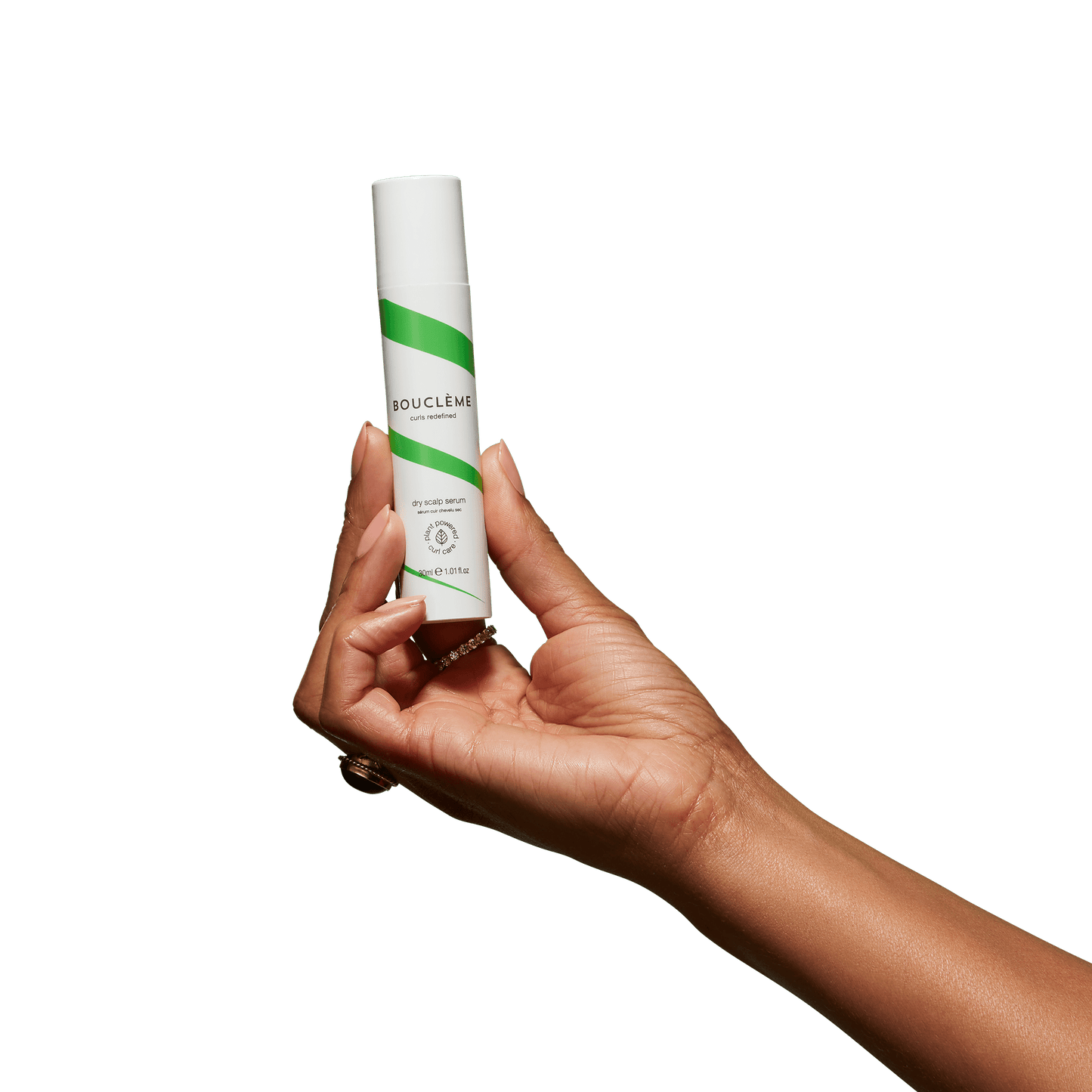 Dieses beruhigende Serum verschafft sofortige Linderung bei Schuppen, Rötungen und Reizungen der Kopfhaut. Eine preisgekrönte, beruhigende Kopfhautbehandlung.