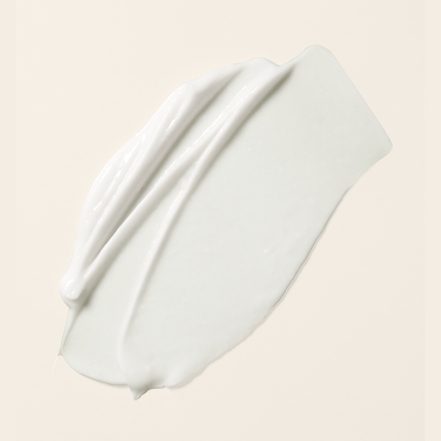 Sanftes, nicht schäumendes Creme-Co-Wash reinigt, ohne Feuchtigkeit zu entziehen, und spendet den Locken mehr Feuchtigkeit.