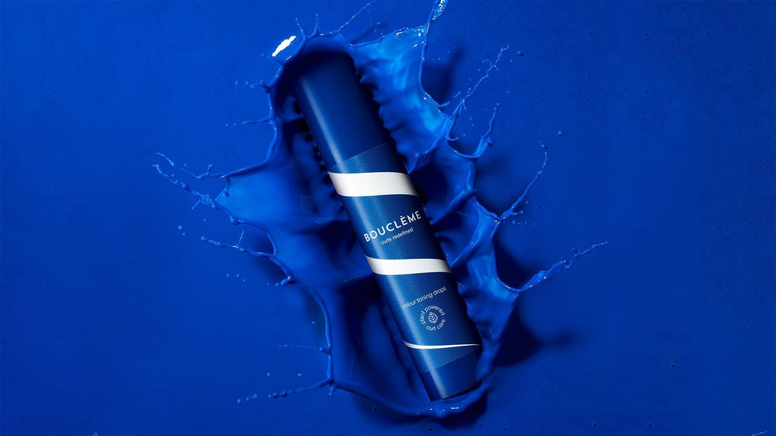 Von glänzend zu schön: Wie Haarwasser Ihre Locken verwandeln kann