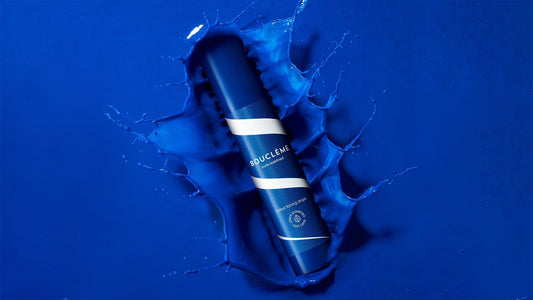 Von glänzend zu schön: Wie Haarwasser Ihre Locken verwandeln kann