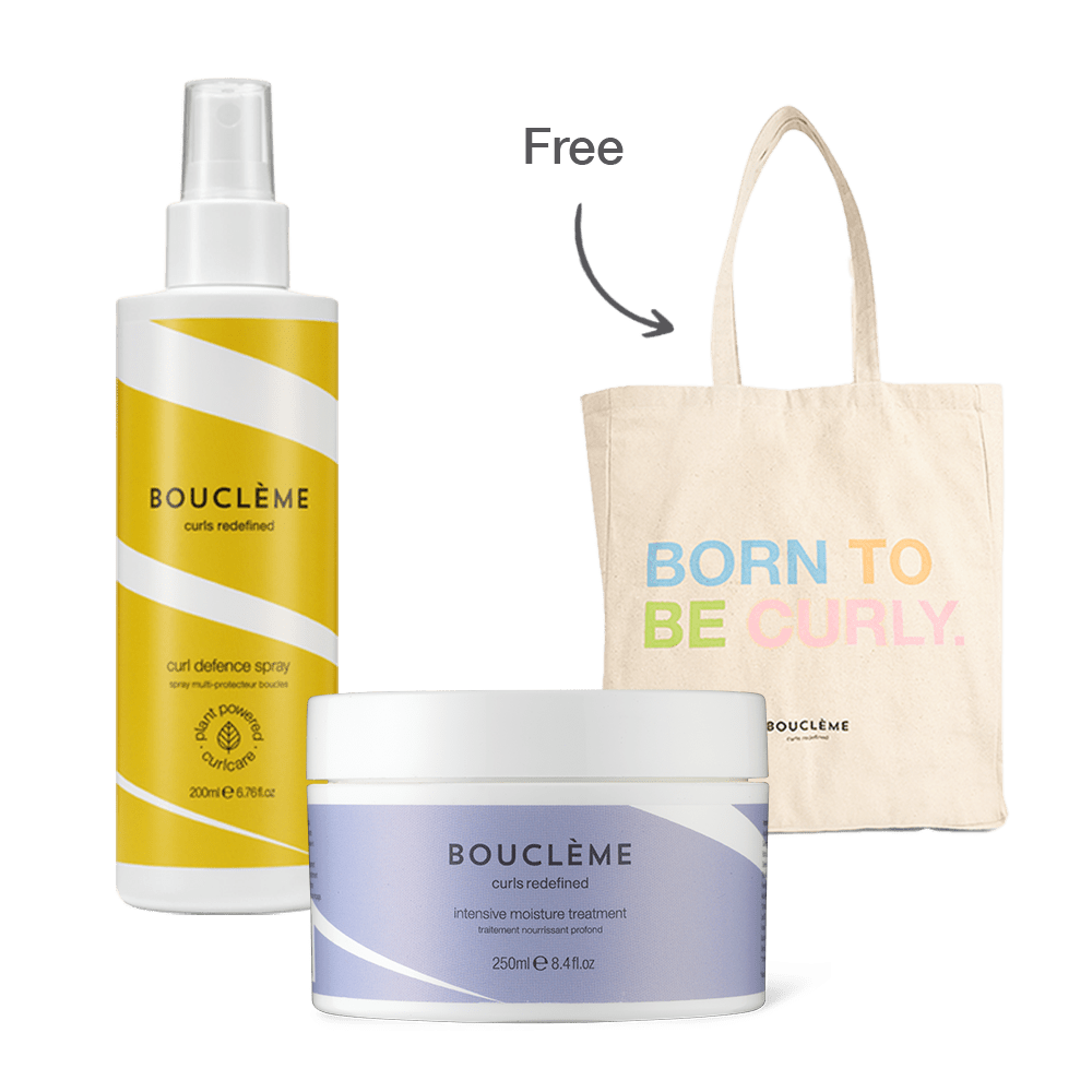 Bouclème's Summer Curl Survival Kit mit Curl Defence Spray, Intensive Moisture Treatment und einer cremefarbenen Tragetasche mit Bouclème-Logo