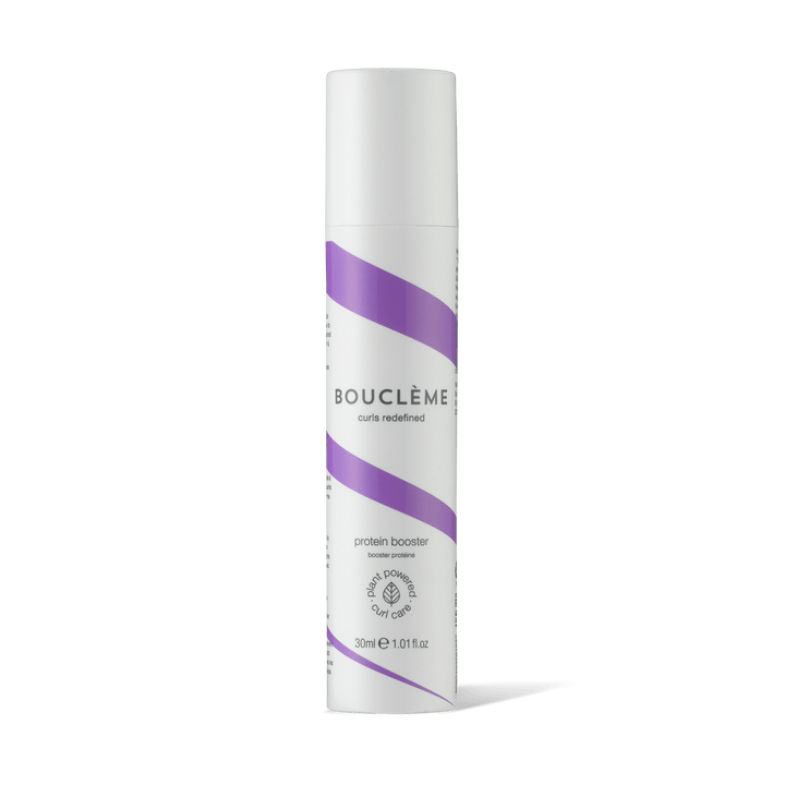 Verwende diese kraftvollen Tropfen mit Protein-Booster, um die Elastizität der Haare zu verbessern und Deine Locken zu stärken.