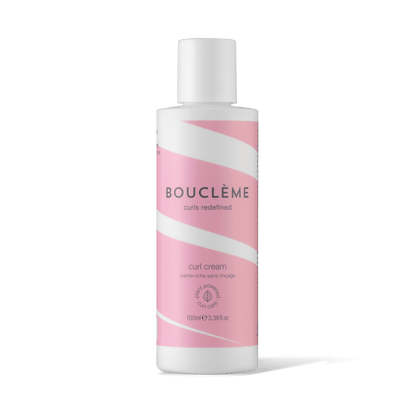 Diese Leave-in-Lockencreme bietet unübertroffene Feuchtigkeit für perfekt definierte Locken.